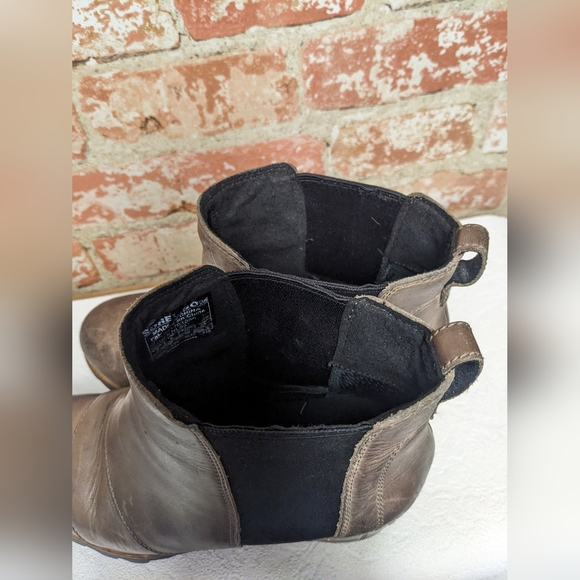 Sorel Lea Wedge Boots Women's size 8.  Bx E - Picture 2 of 8